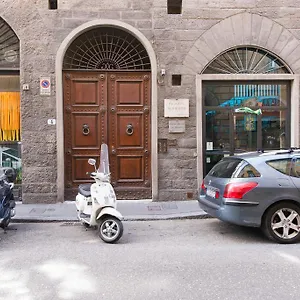 Paravia 3*, Florencia Italia